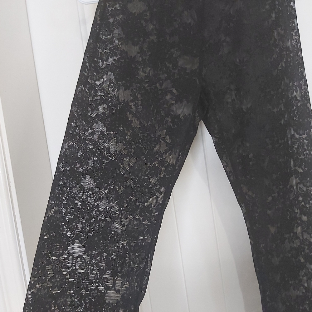 HUE Lace Leggings//B3